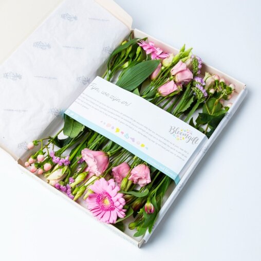 Brievenbus Boeket roze pakket