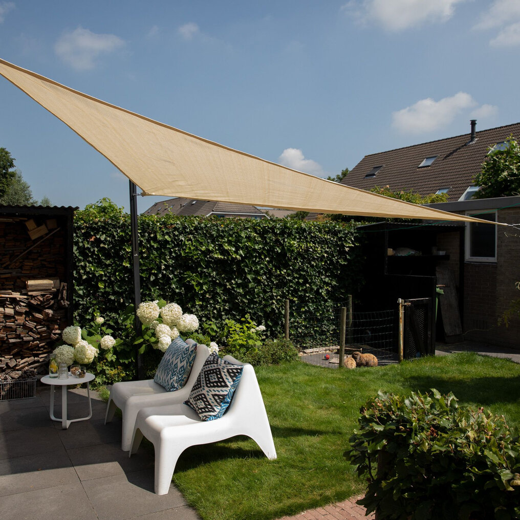 Coolfit schaduwdoek driehoek 90° (4 4 x 5.7 meter) kopen? Tuincentrum.nl bezorgt ✓ in huis ✓ Advies voor en na aankoop