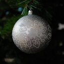 Kerstballen wit-grijs glitter plastic (4 stuks)