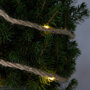 Versierde mini kerstboom met LED verlichting detail