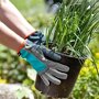 Planten met de Gardena tuinhandschoenen