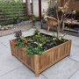 Planter hardhout vierkant in de tuin