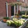 Planter hardhout vierkant in de tuin